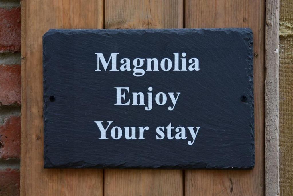 Magnolia Passageway To The Jurassic Coast. Stoborough Exterior foto