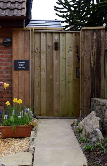 Magnolia Passageway To The Jurassic Coast. Stoborough Exterior foto